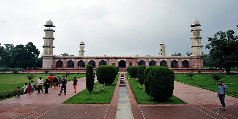 Tomb of Emperor Jahangir Blogs